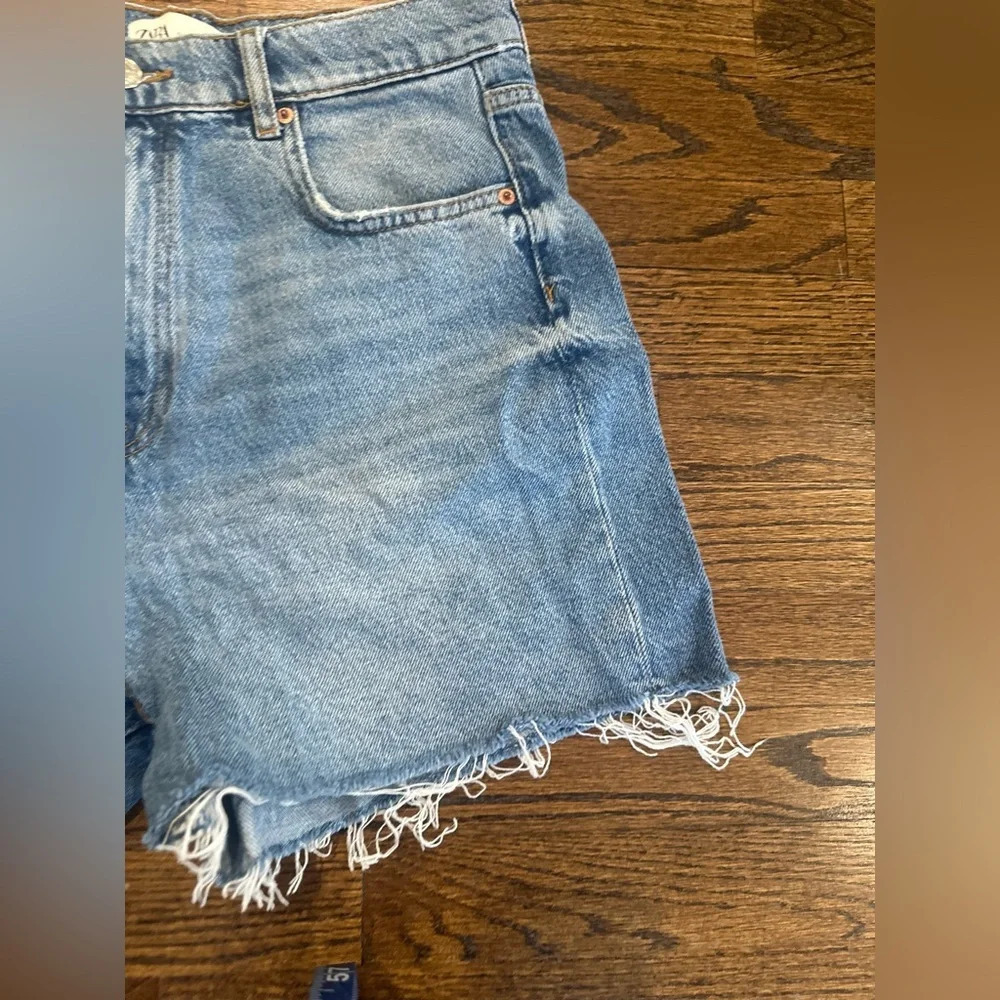 Zara 90’s Denim Bermuda Shorts size 6. Bloggers Favorite  1230 - Picture 4 of 12